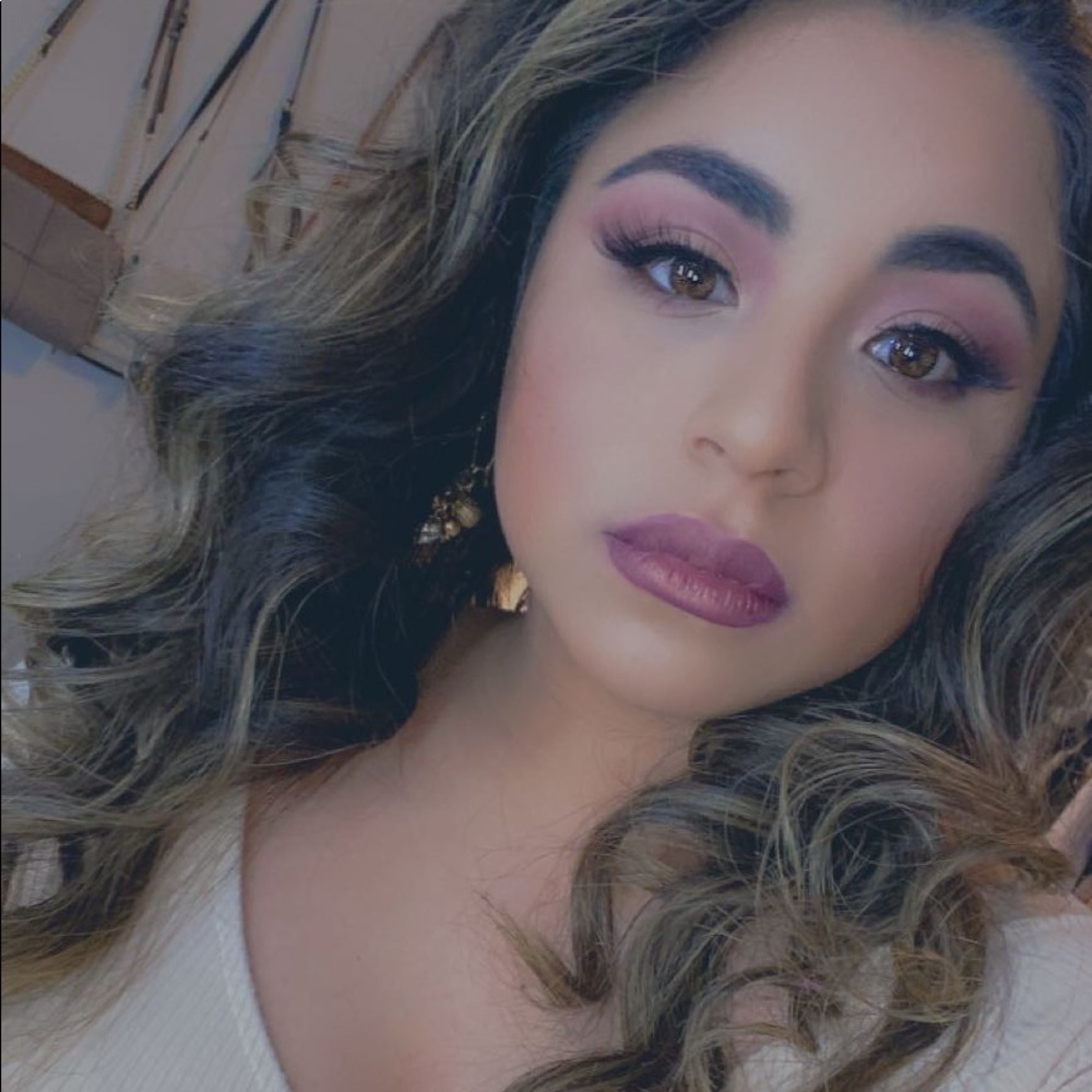 Meet your Posher, Anahy